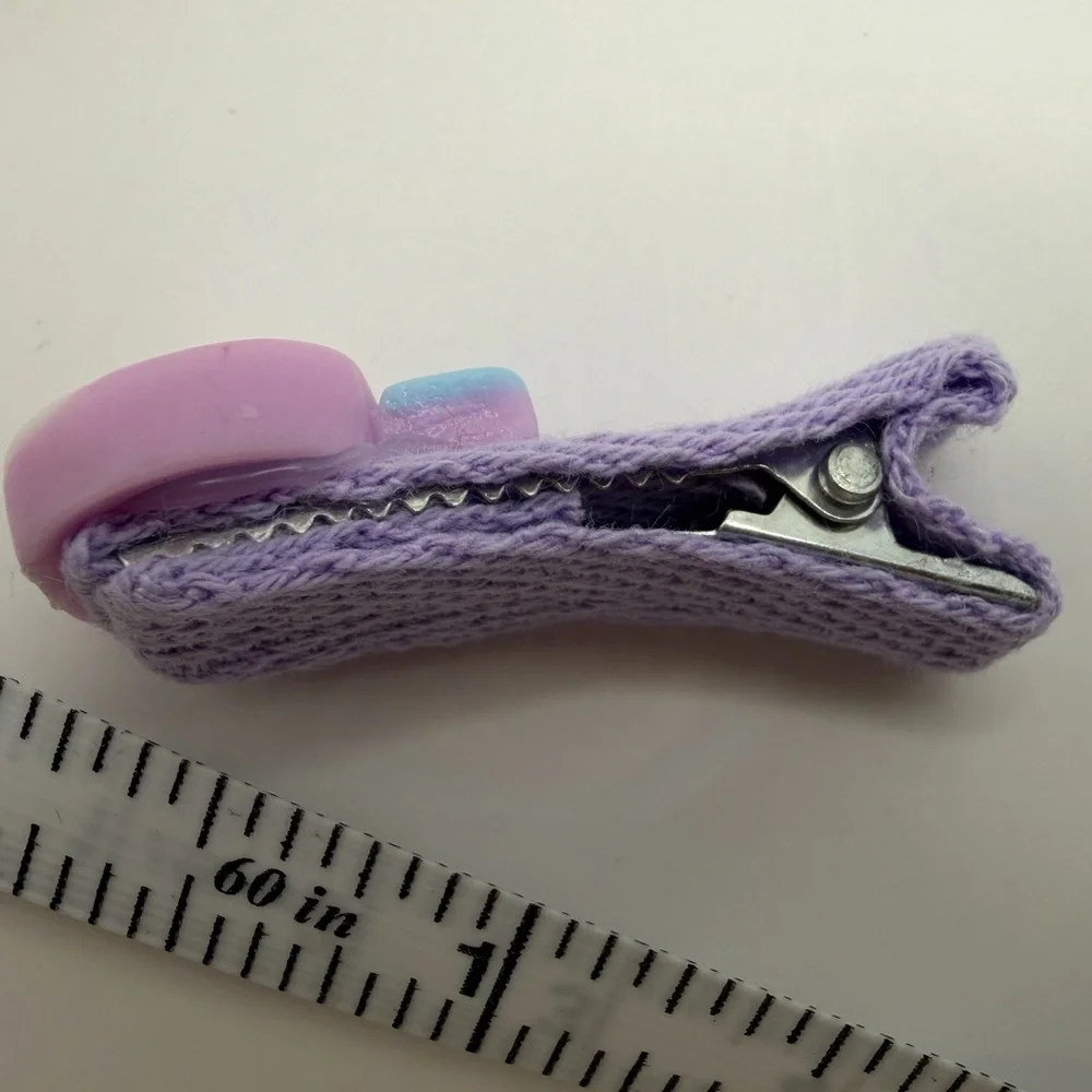 1 jar of small cute hair clips NiP